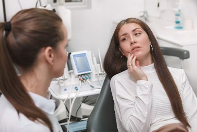 Patient visiting dentist for emergency care